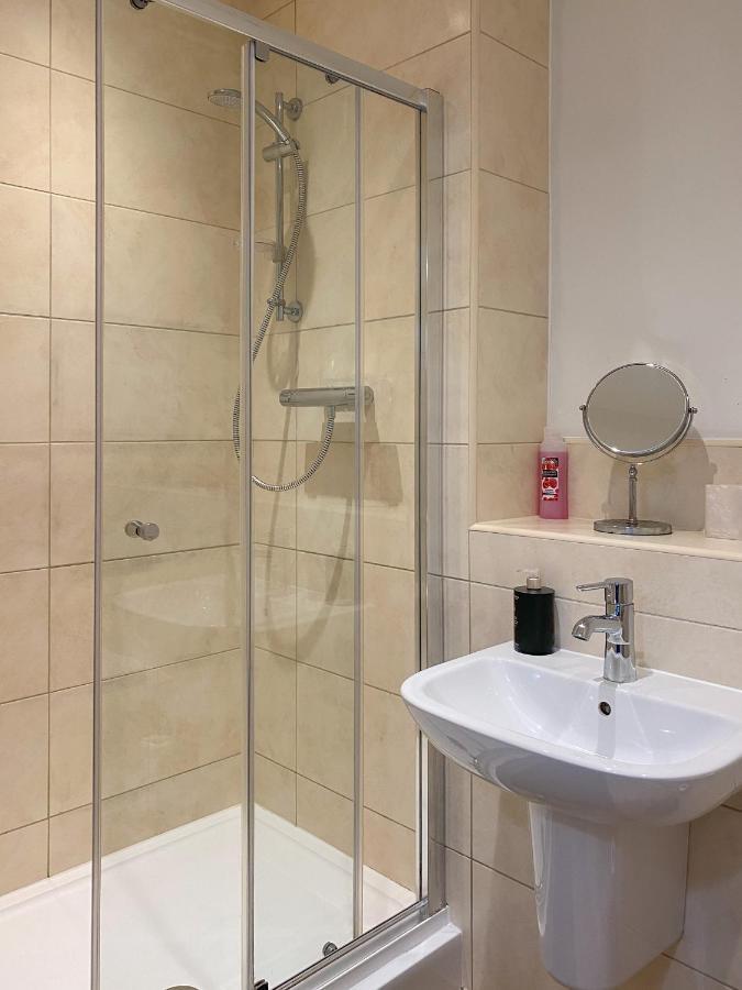 Beautiful, Contemporary 3 Bedroom Apartment Бат Экстерьер фото