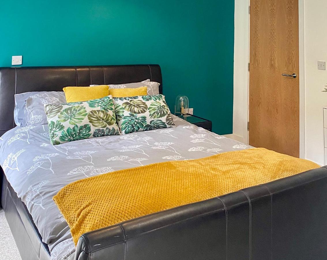 Beautiful, Contemporary 3 Bedroom Apartment Бат Экстерьер фото